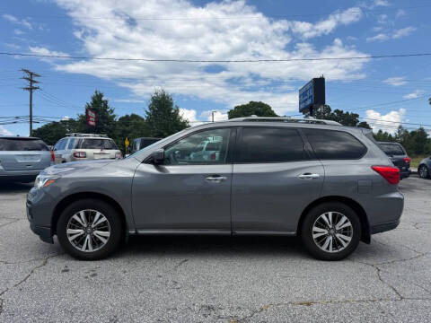 2017 Nissan Pathfinder SV