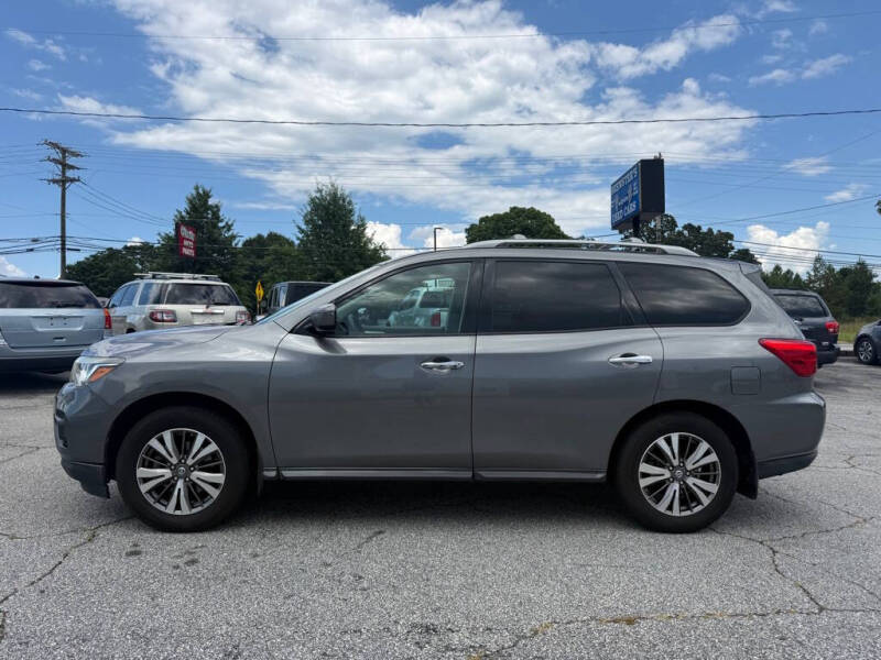 2017 Nissan Pathfinder SV