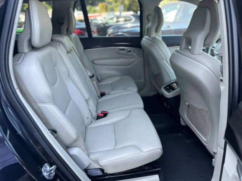 2017 Volvo XC90 T6 Momentum