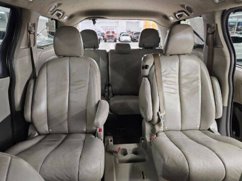 2014 Toyota Sienna LE 8-Passenger
