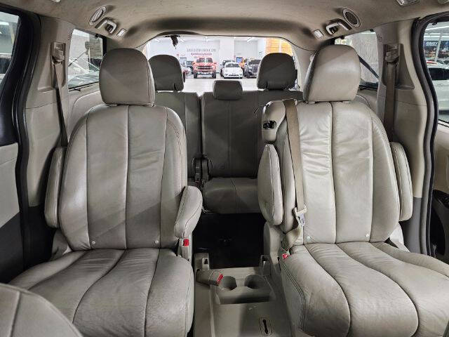 2014 Toyota Sienna LE 8-Passenger