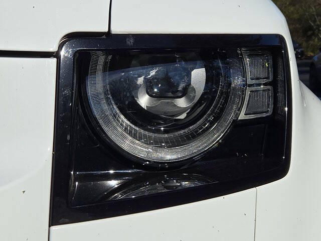 2024 Land Rover Defender 110 P400 X-Dynamic SE