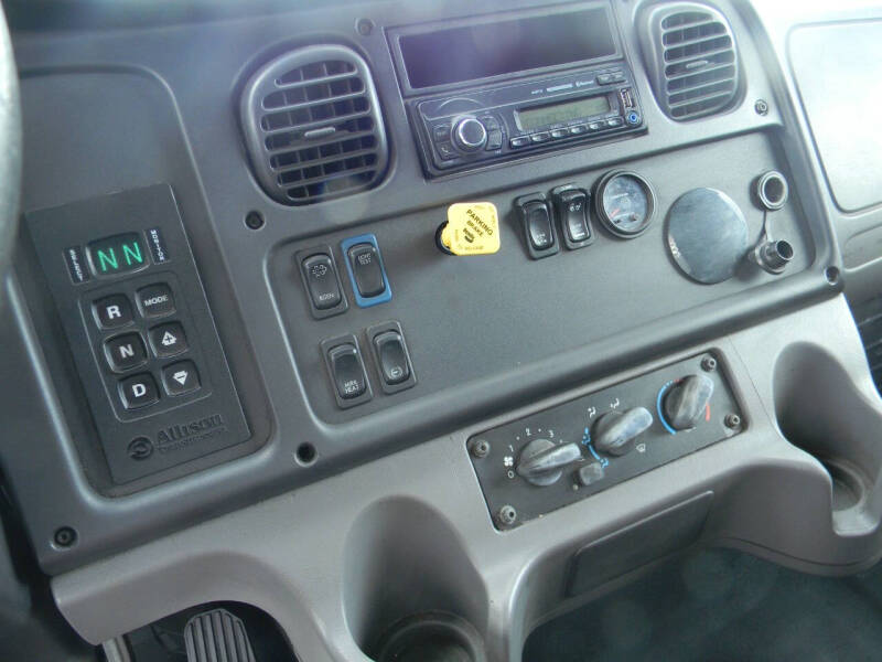 2017 Freightliner M2 106