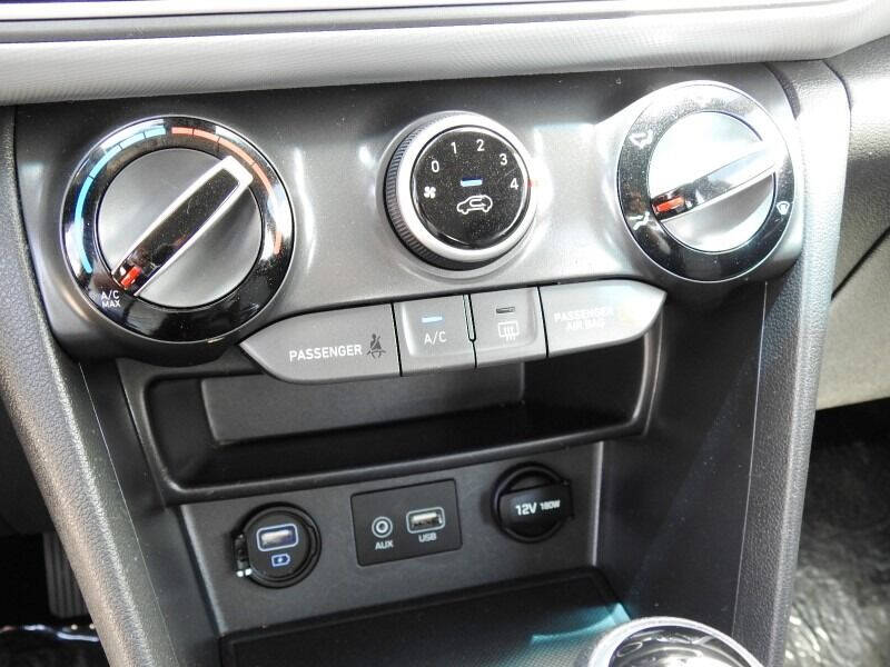 2021 HYUNDAI Kona SUV / Crossover - $17,900