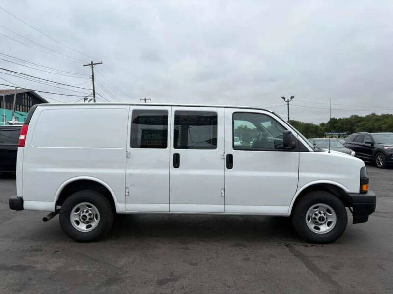 2022 GMC Savana 2500