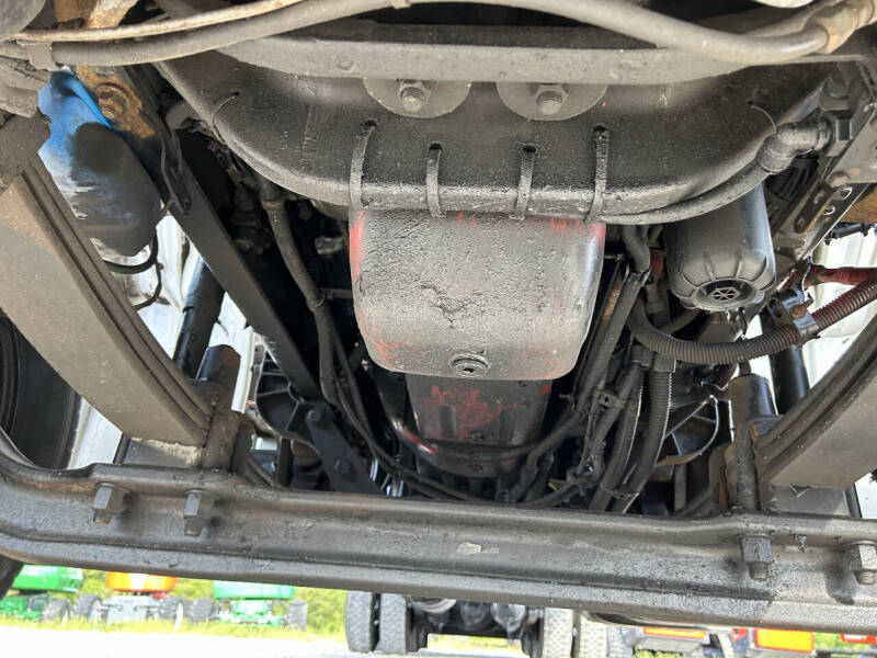 2017 Freightliner M2106 Truck