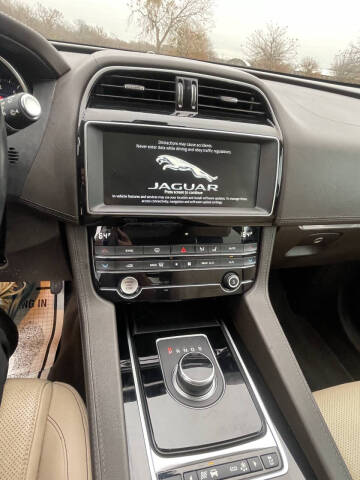 2020 Jaguar F-PACE 25t Prestige