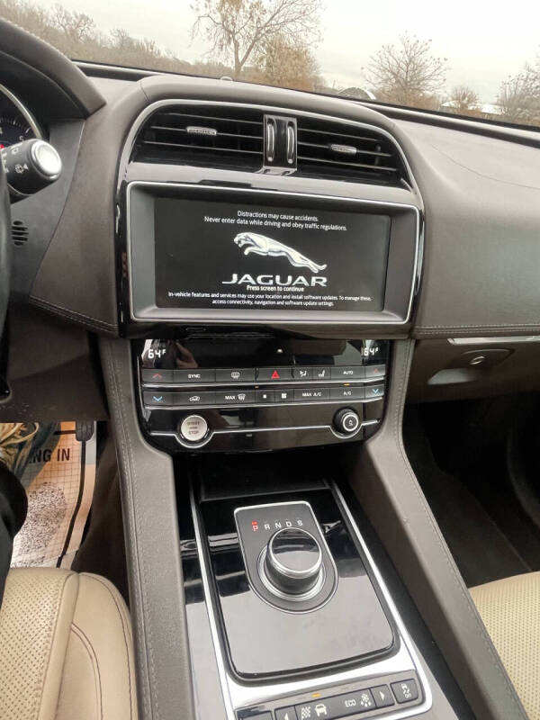 2020 Jaguar F-PACE 25t Prestige