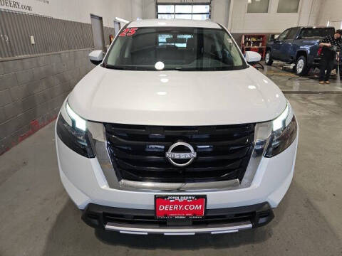 2025 Nissan Pathfinder SL