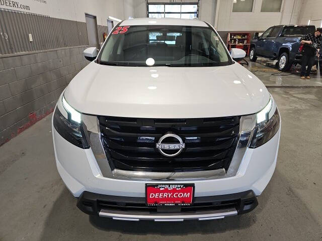 2025 Nissan Pathfinder SL