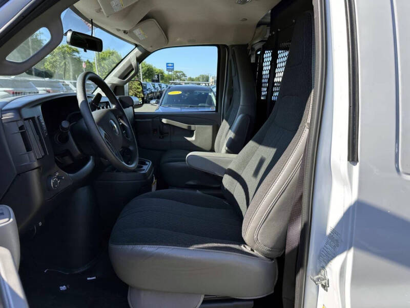 2025 Chevrolet Express 2500