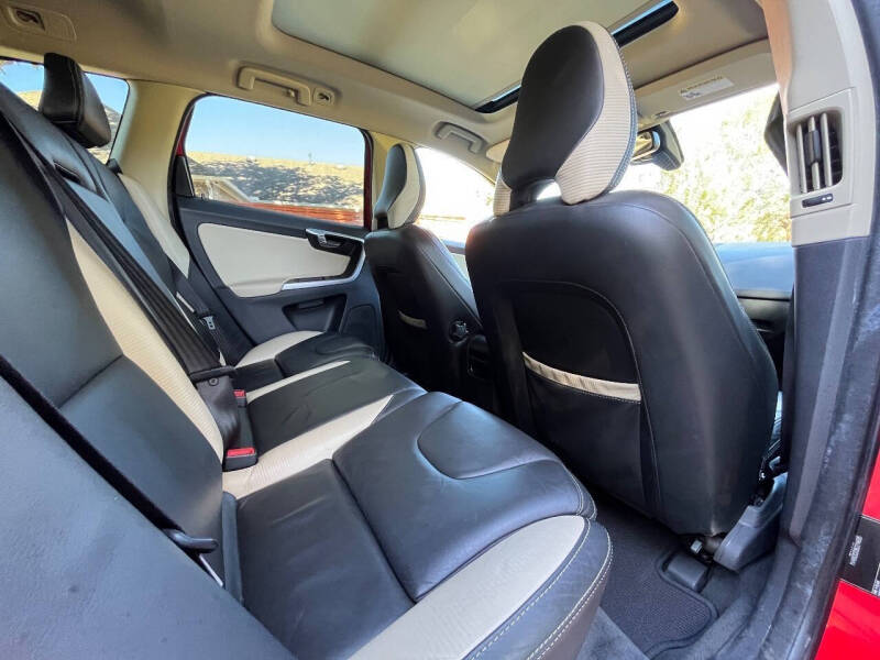 2011 Volvo XC60 T6 R-Design