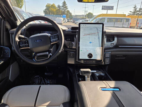 2025 Ford F-150 Lightning Platinum