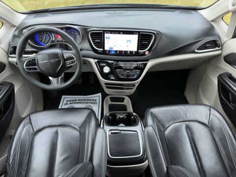 2022 Chrysler Pacifica Touring L