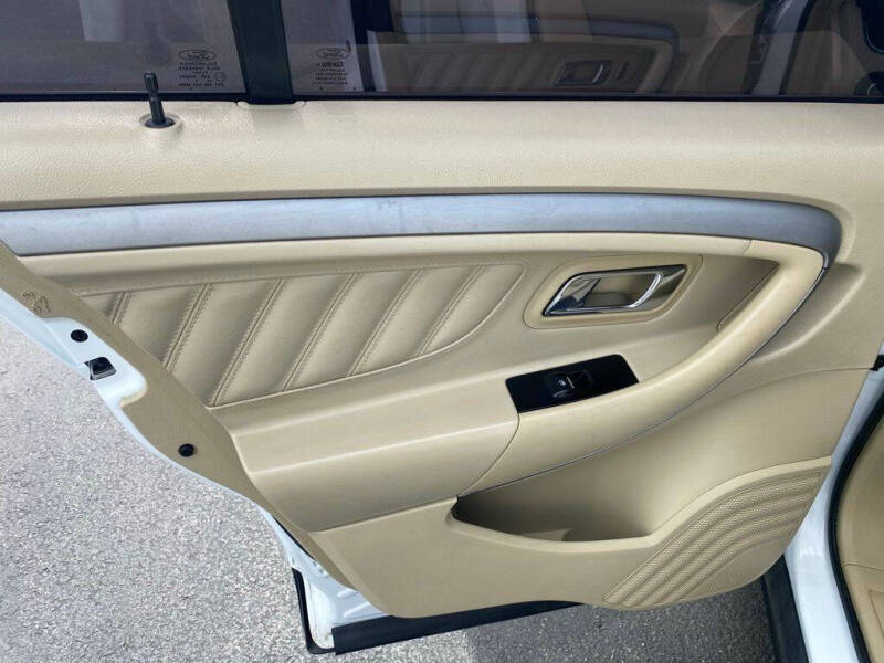 2015 Ford Taurus