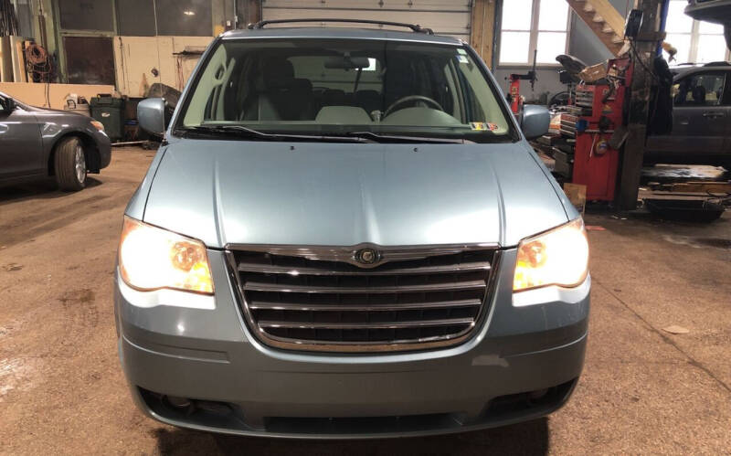 2009 Chrysler Town and Country for sale at Six Brothers Mega Lot in Youngstown OH