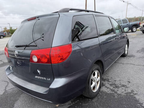 2010 Toyota Sienna LE 7-Passenger