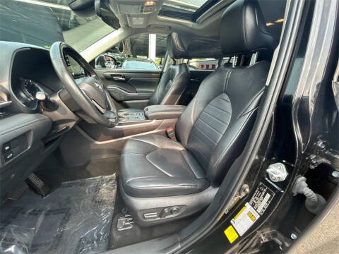 2022 Toyota Highlander Hybrid XLE