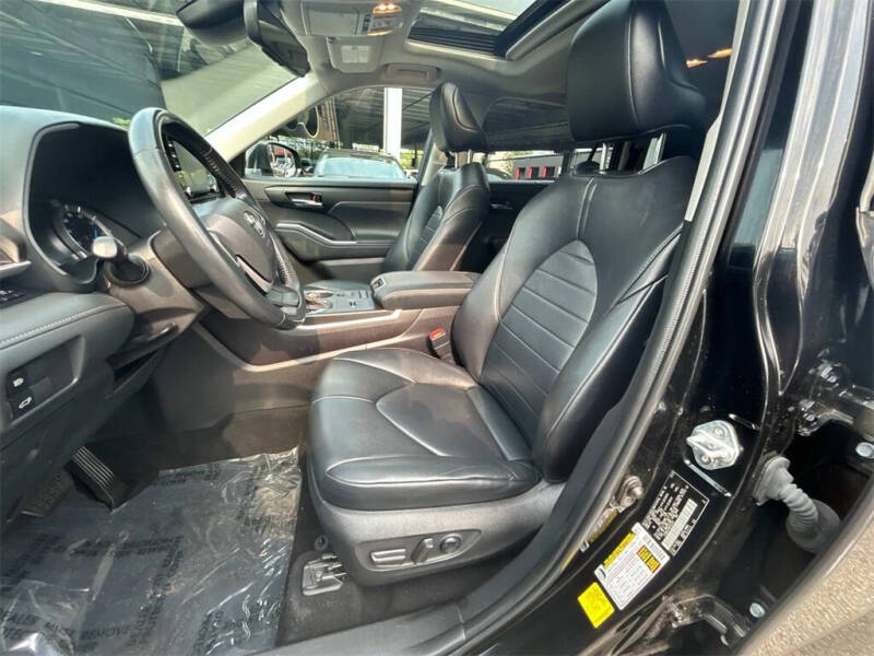 2022 Toyota Highlander Hybrid XLE