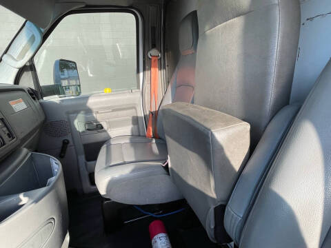 2017 Ford 16 FEET BOX TRUCK