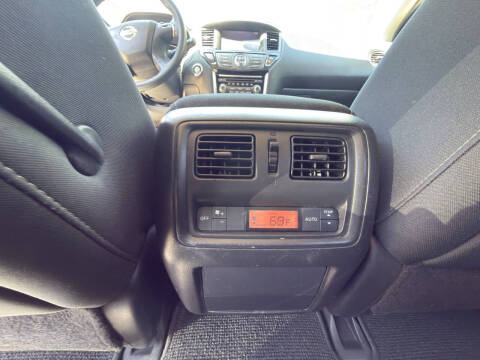 2017 Nissan Pathfinder S
