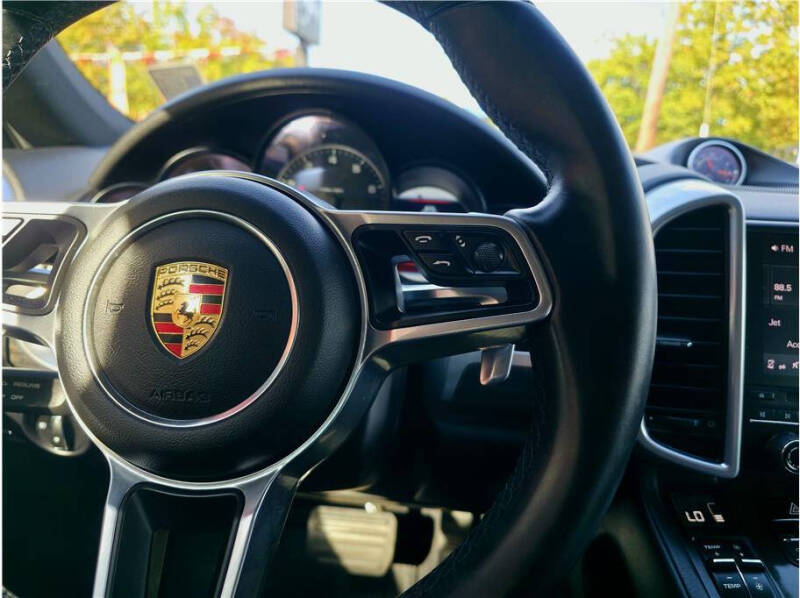 2017 Porsche Cayenne Platinum Edition