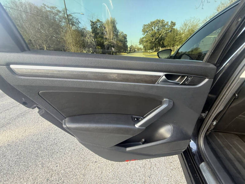 2017 Volkswagen Passat V6 SEL Premium