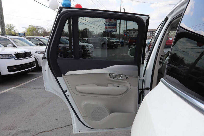2017 Volvo XC90 T5 Momentum