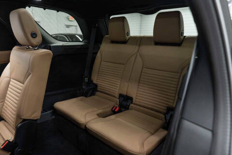 2023 Land Rover Discovery P300 S R-Dynamic