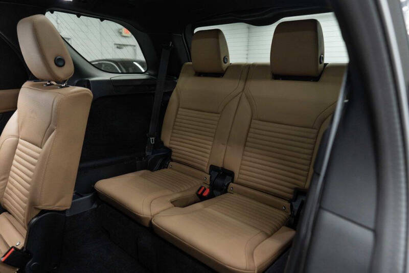 2023 Land Rover Discovery P300 S R-Dynamic