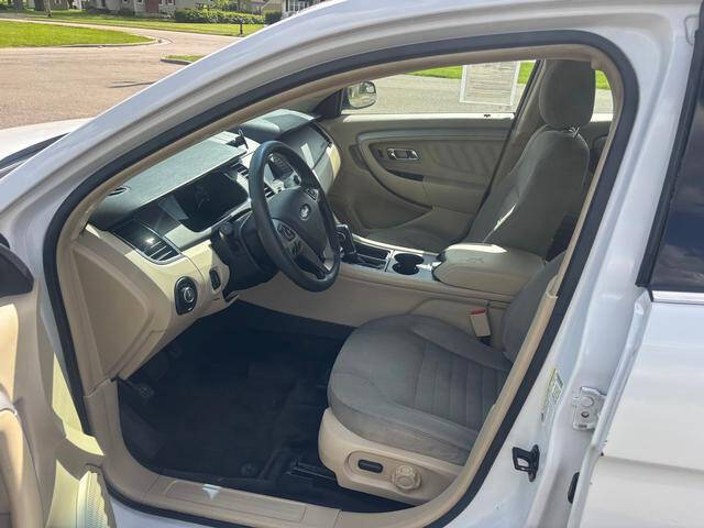 2017 Ford Taurus SE