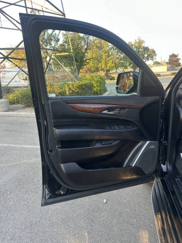 2016 Cadillac Escalade Luxury Collection