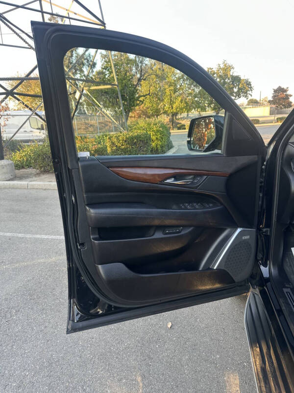 2016 Cadillac Escalade Luxury Collection