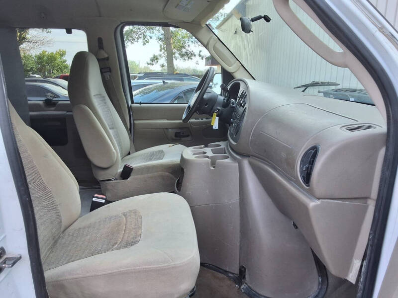 2005 Ford E-Series E-350 SD XLT