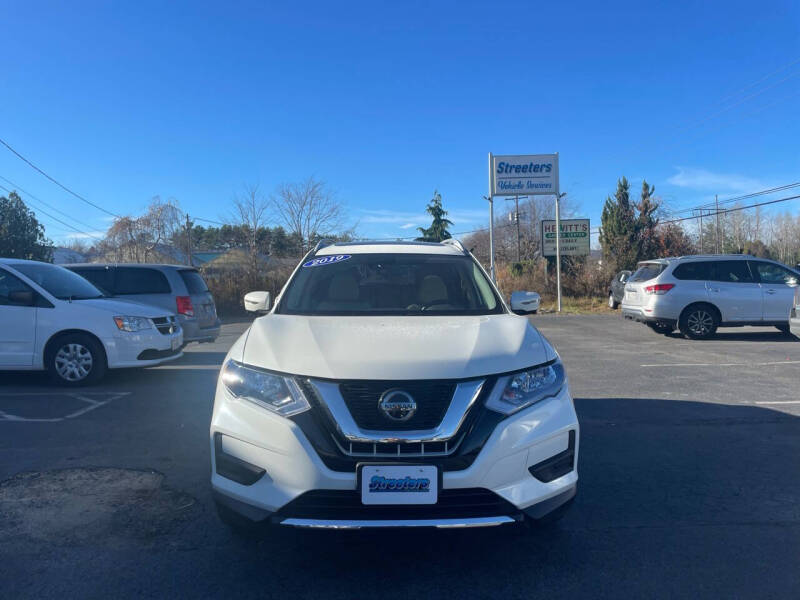 2019 Nissan Rogue SV photo 3