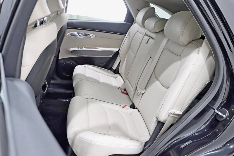 2024 Genesis GV70 2.5T Standard