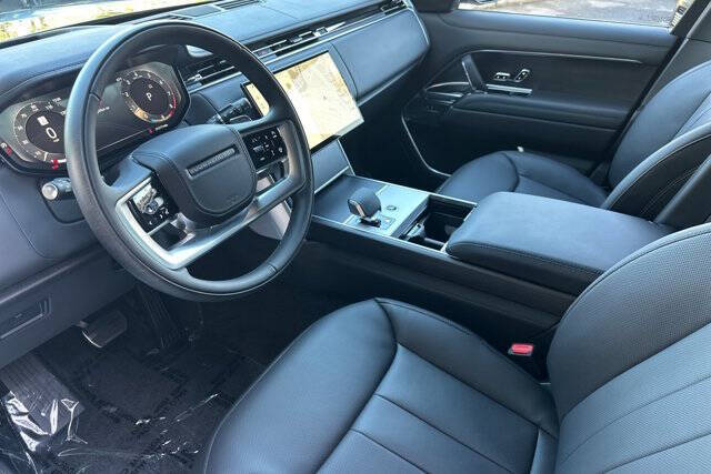 2025 Land Rover Range Rover P530 SE