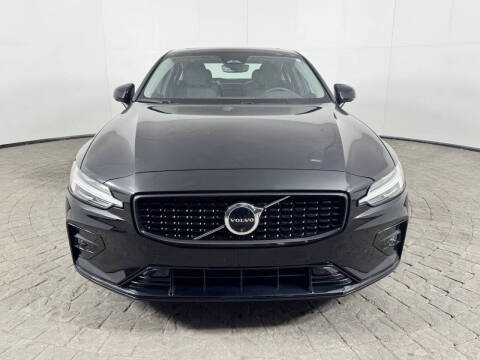 2024 Volvo S60 B5 Plus Dark Theme