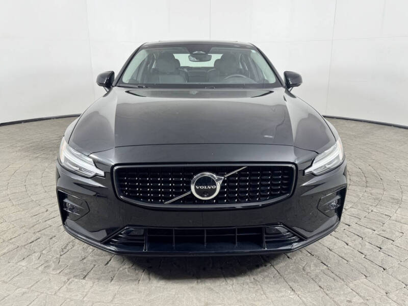 2024 Volvo S60 B5 Plus Dark Theme