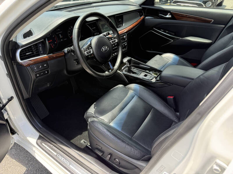 2017 Kia Cadenza Technology