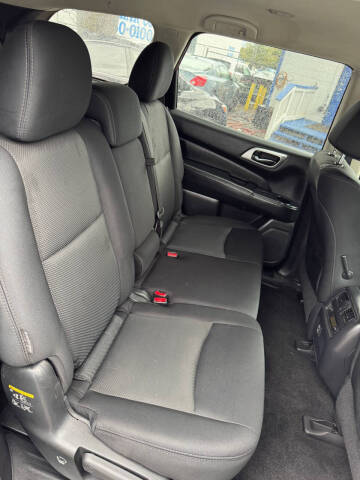 2018 Nissan Pathfinder SV