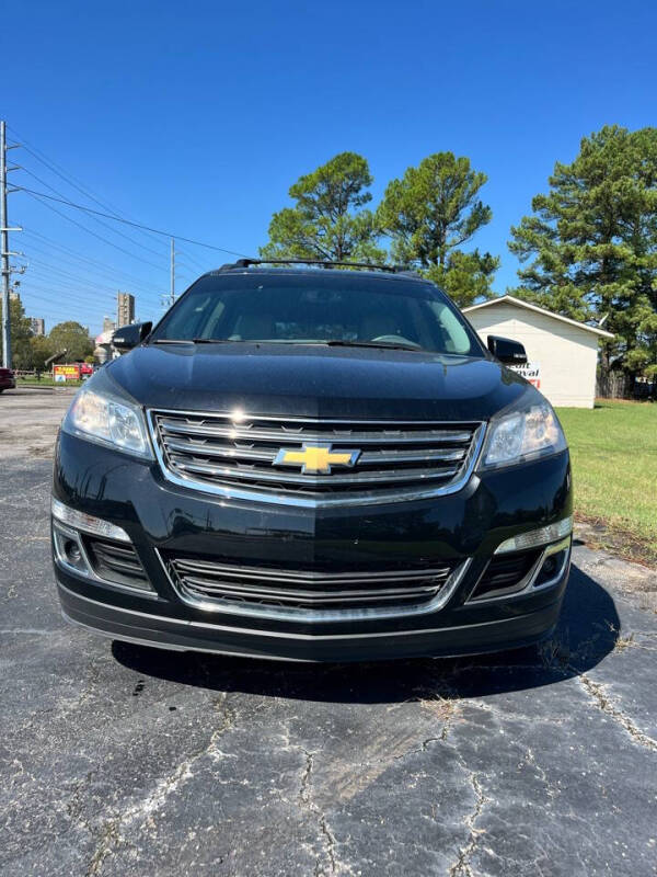 2017 Chevrolet Traverse 2LT photo 3