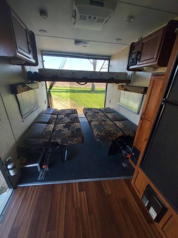 2016 Gulfstream Track & Trail