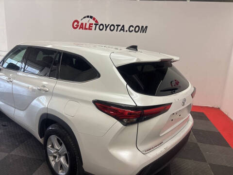 2022 Toyota Highlander LE