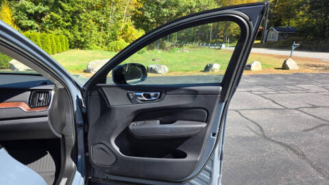 2023 Volvo XC60 B5 Plus Dark Theme