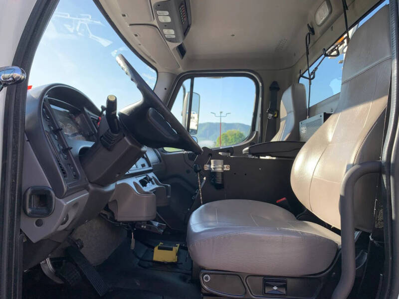 2014 Freightliner M2 106