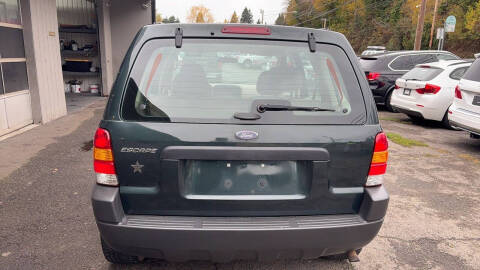 2003 Ford Escape XLS Popular