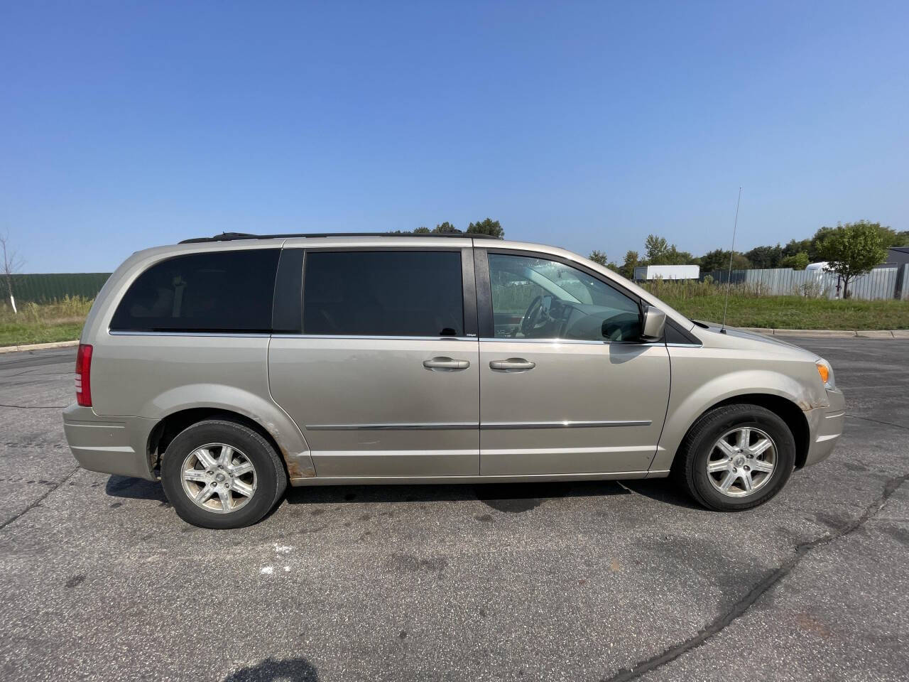 2009 Chrysler Town and Country for sale at Twin Cities Auctions in Elk River, MN