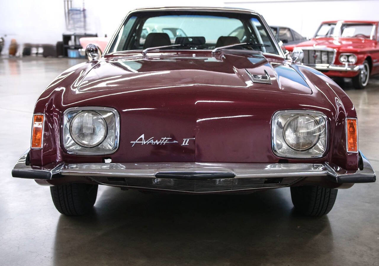 1977 Studebaker Avanti 4