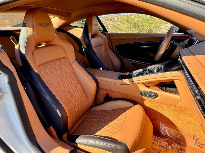 2025 Aston Martin DB12 V8